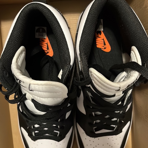 Nike Dunks Hi Retro - Picture 4 of 7